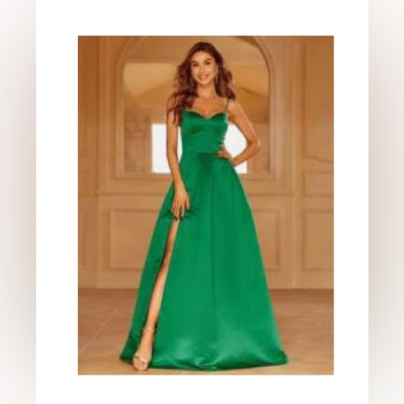 Emerald Green Sweetheart neckline full length evening gown - Picture 3 of 3